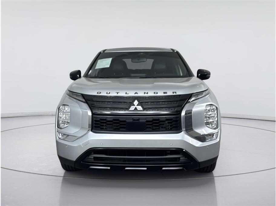 2022 Mitsubishi Outlander Image 2 of 43