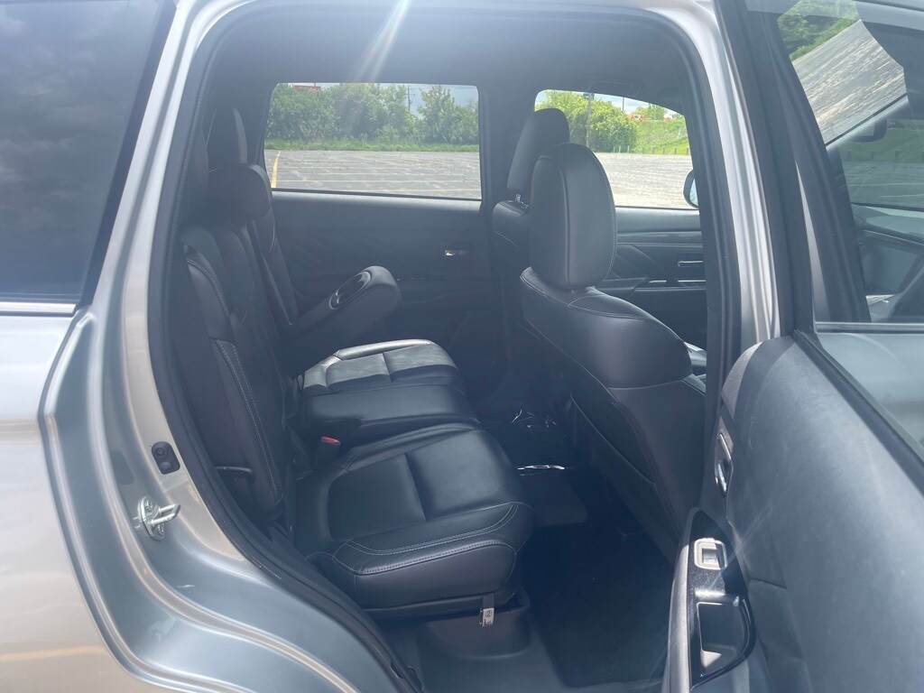 Vehicle image 14 of 34