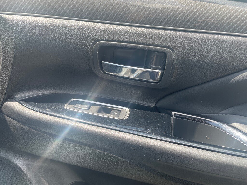 Vehicle image 13 of 34