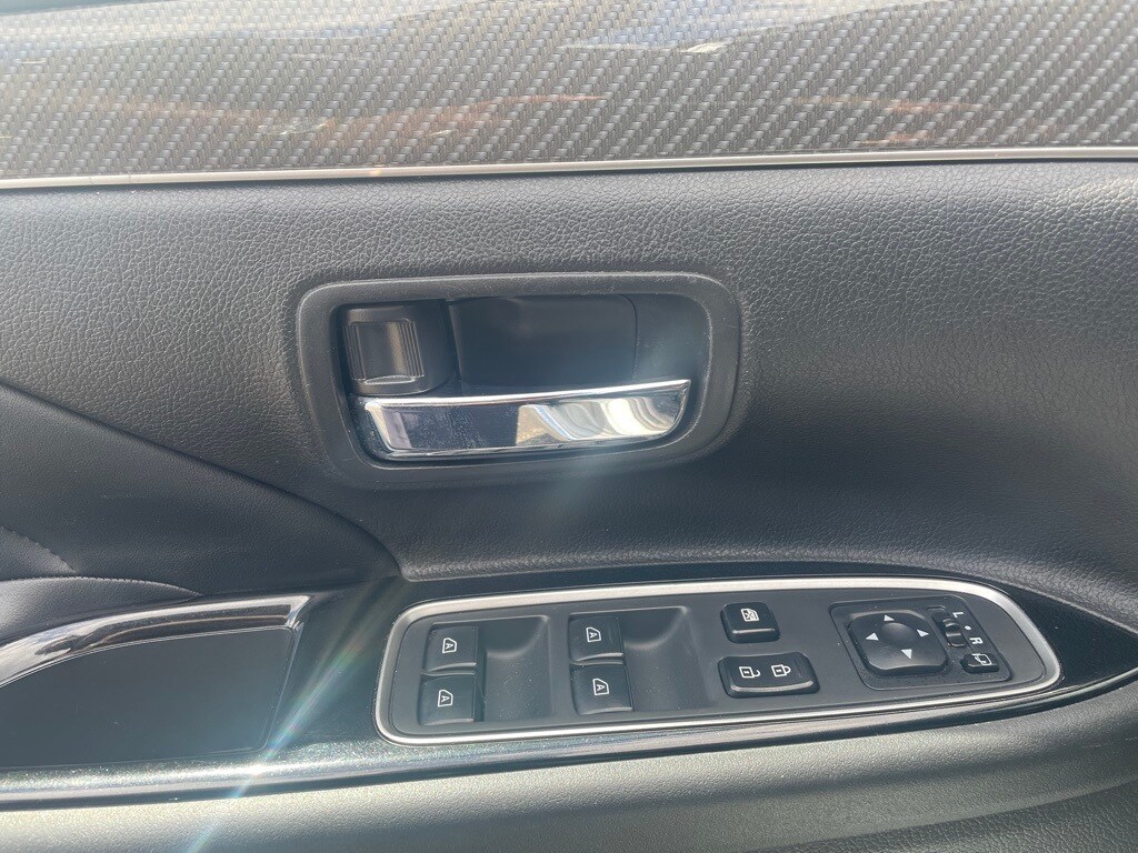 Vehicle image 20 of 34
