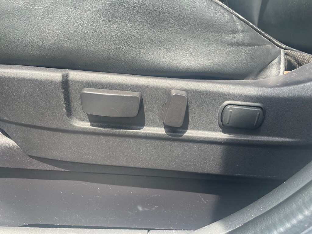 Vehicle image 19 of 34