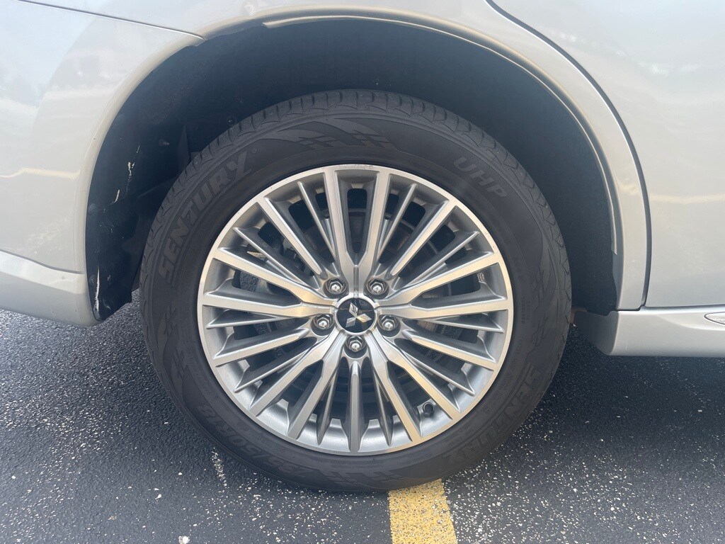 Vehicle image 33 of 34