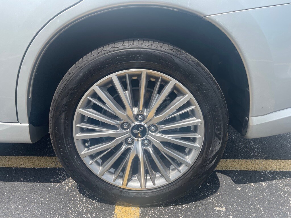 Vehicle image 32 of 34