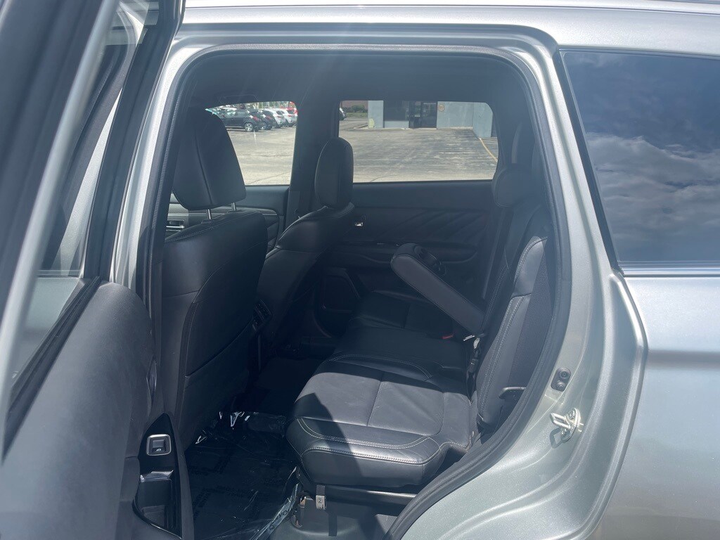 Vehicle image 17 of 34