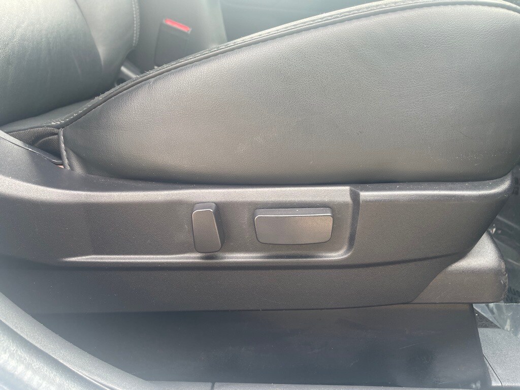 Vehicle image 12 of 34