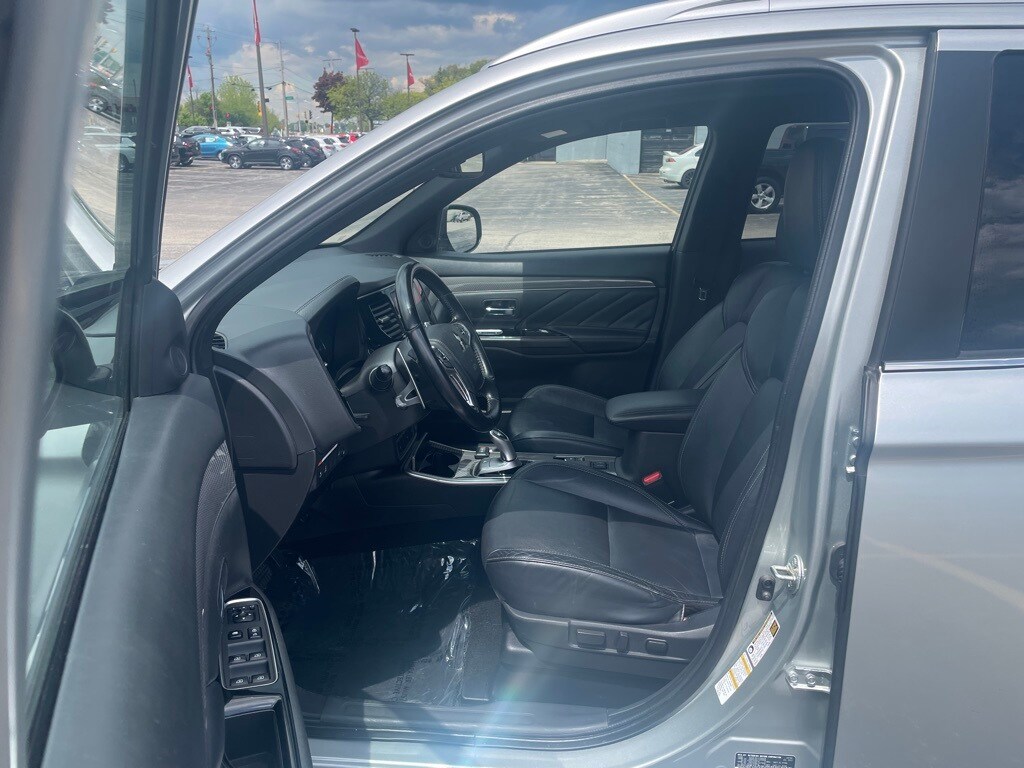 Vehicle image 18 of 34