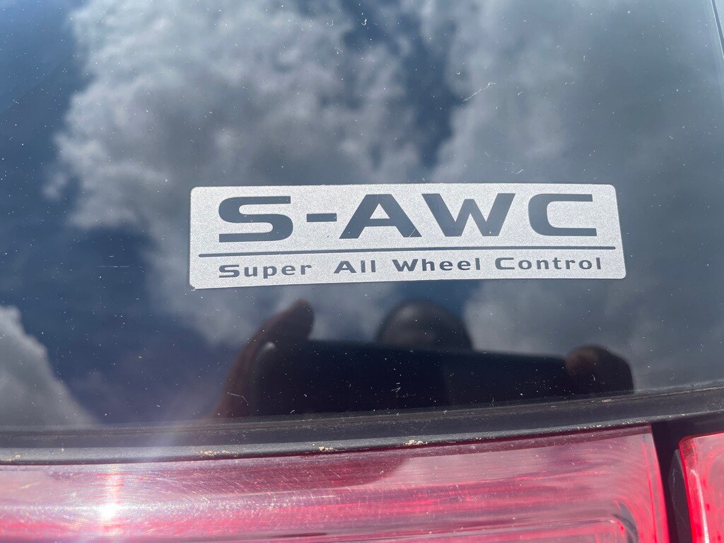Vehicle image 10 of 34