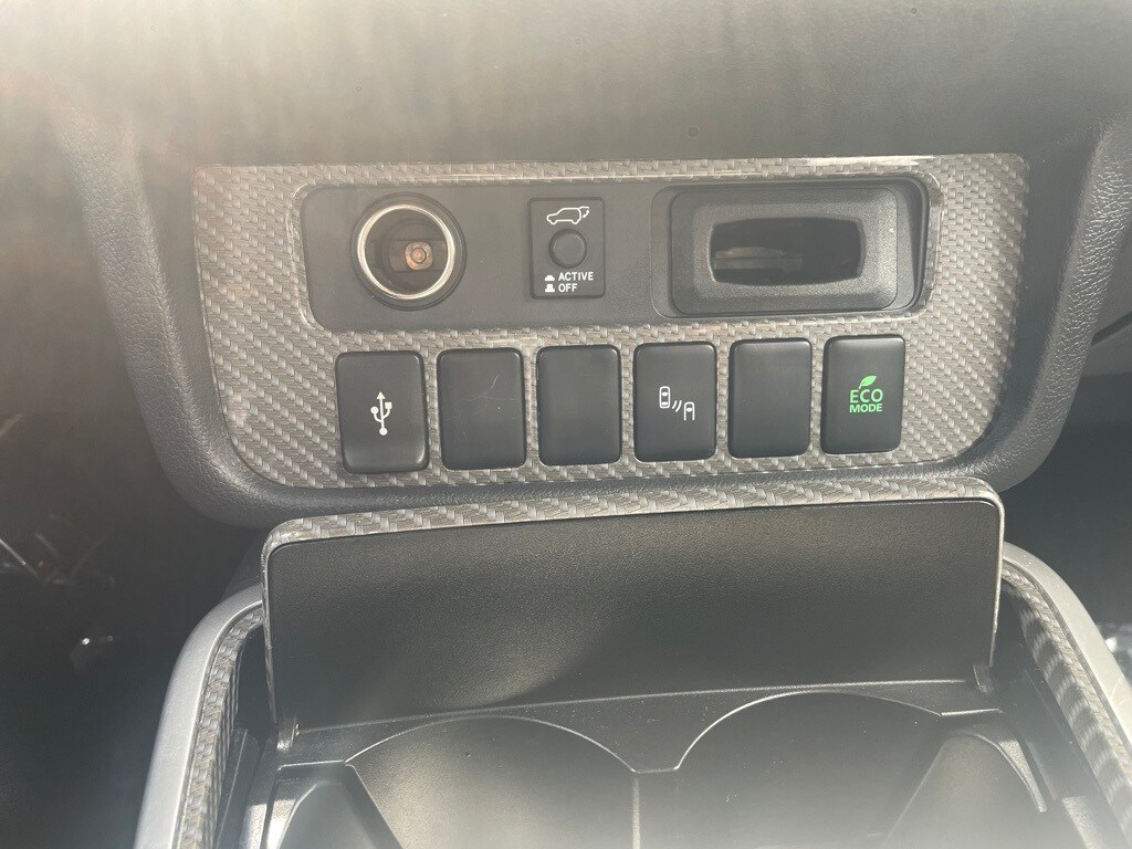 Vehicle image 25 of 34