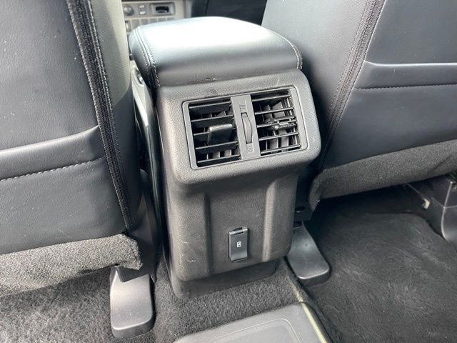 Vehicle image 25 of 35