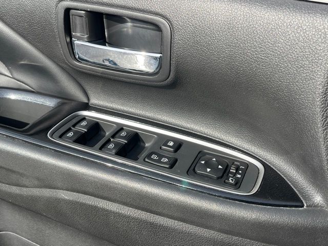 Vehicle image 22 of 35