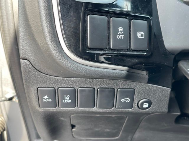 Vehicle image 19 of 35