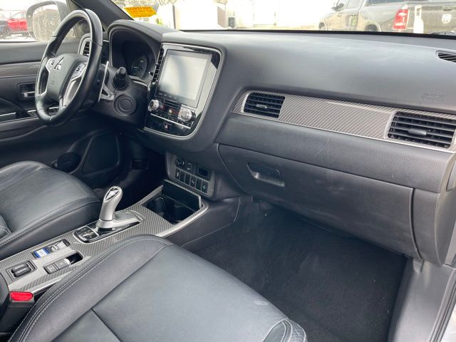 Vehicle image 33 of 35