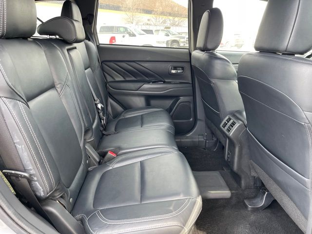 Vehicle image 31 of 35