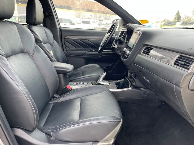 Vehicle image 32 of 35