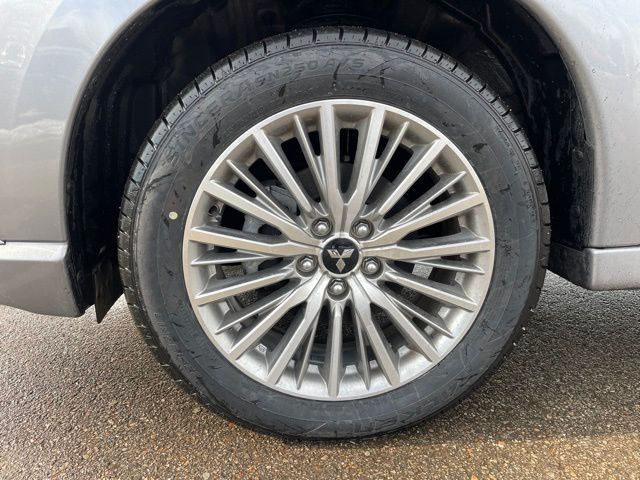 Vehicle image 9 of 35