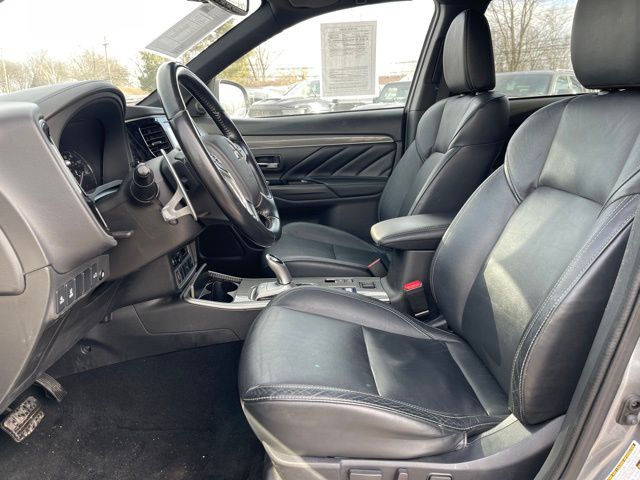 Vehicle image 20 of 35
