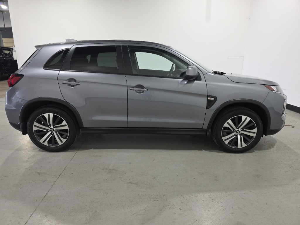 Vehicle image 4 of 11