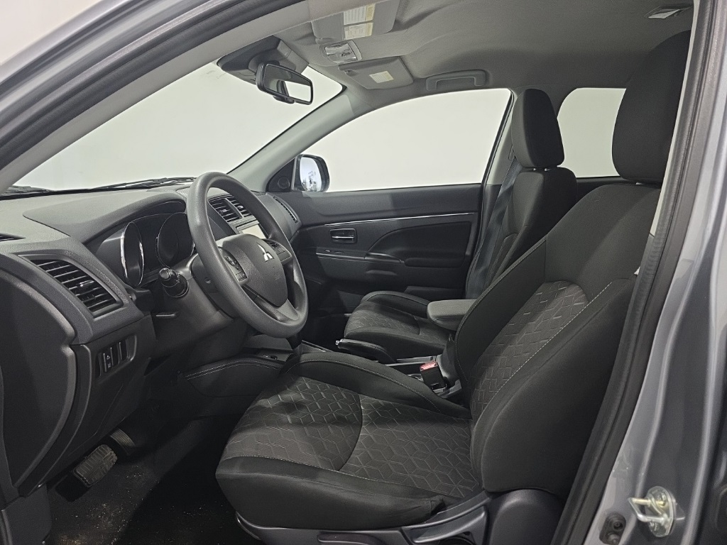 Vehicle image 9 of 11