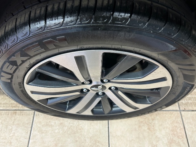 Vehicle image 19 of 20