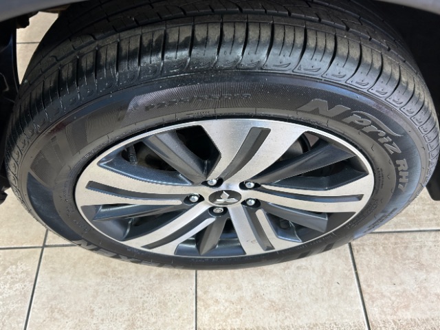 Vehicle image 18 of 20