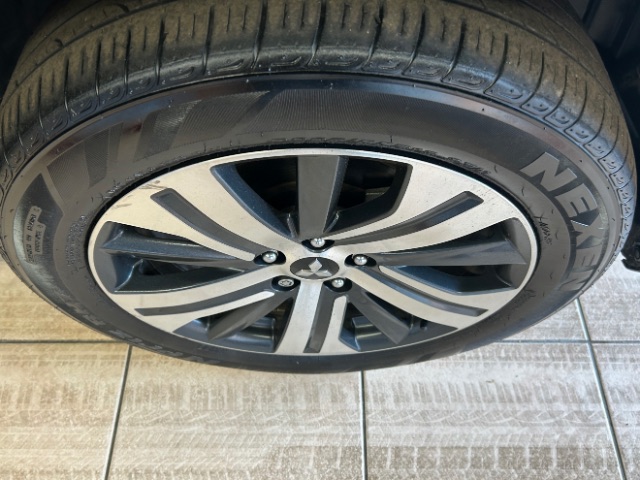 Vehicle image 17 of 20