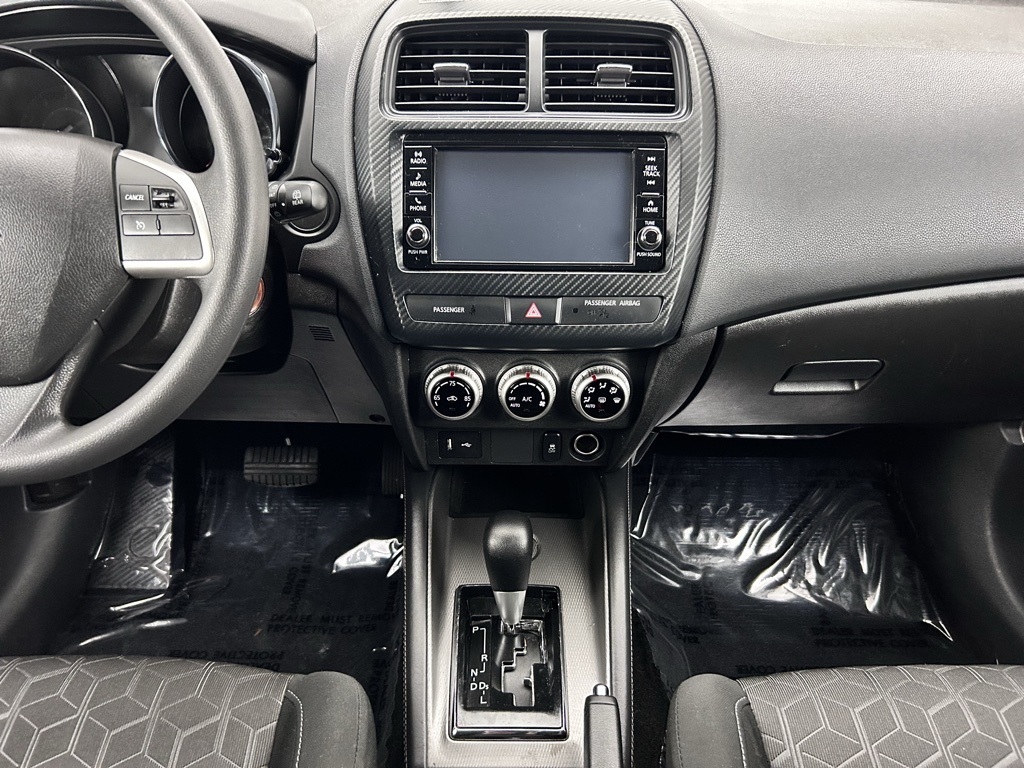 Vehicle image 21 of 34