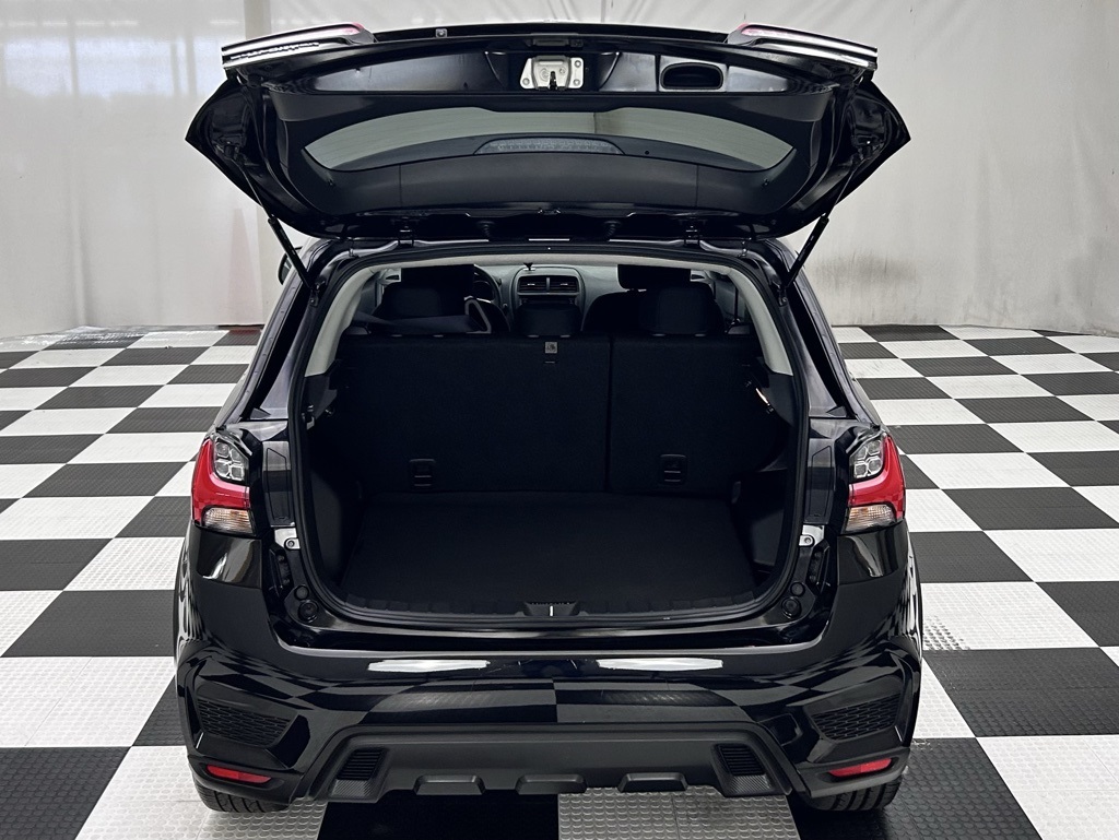 Vehicle image 11 of 34