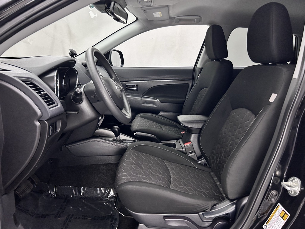 Vehicle image 17 of 34