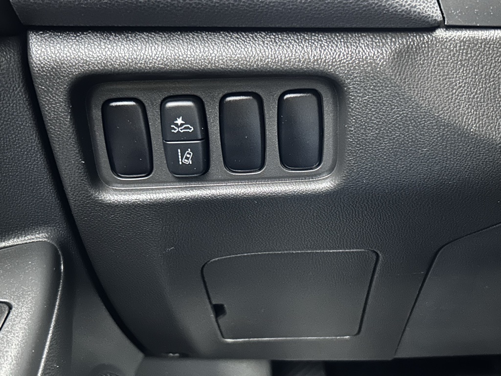Vehicle image 28 of 34