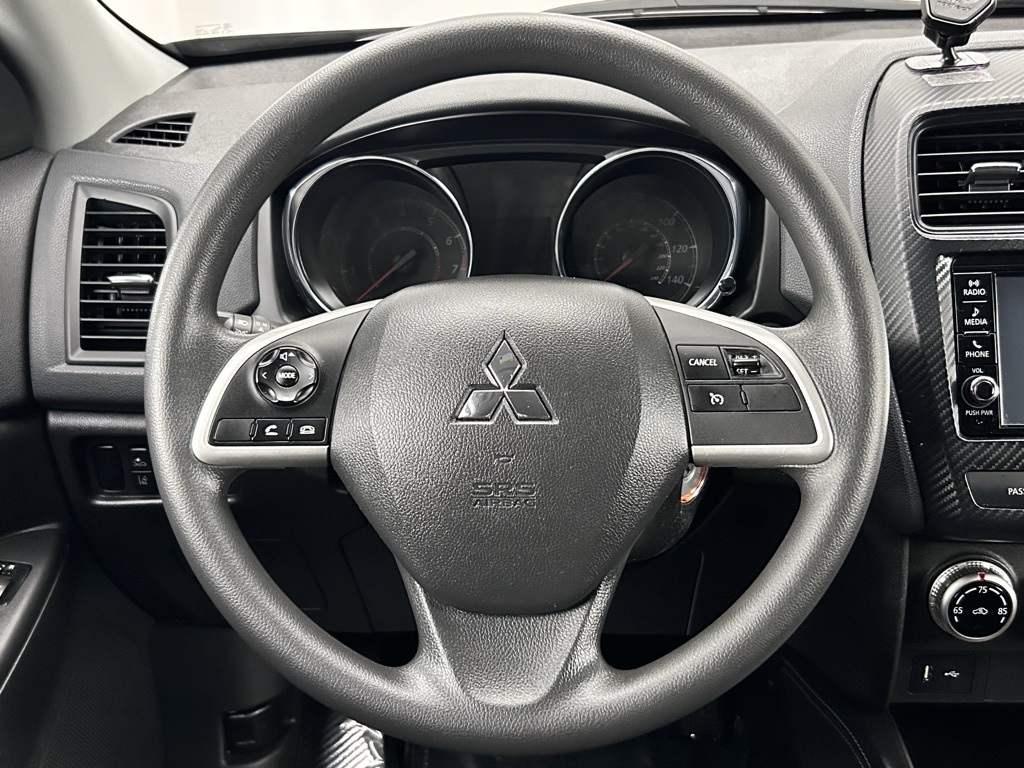 Vehicle image 33 of 34