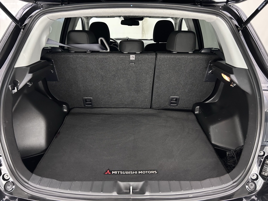 Vehicle image 10 of 34