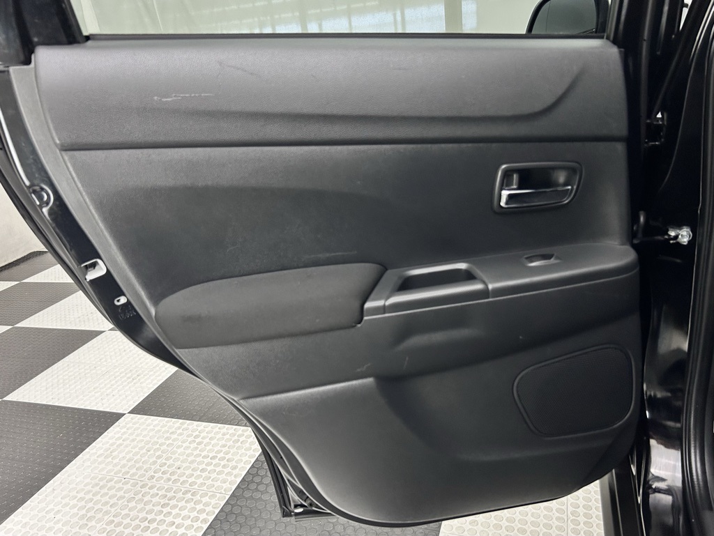 Vehicle image 26 of 34