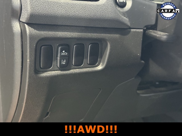 Vehicle image 14 of 32