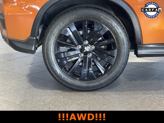 Vehicle image 10 of 32