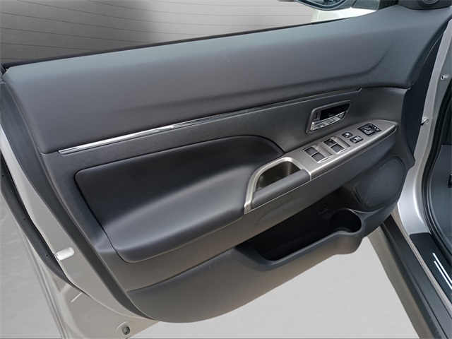 Vehicle image 17 of 22