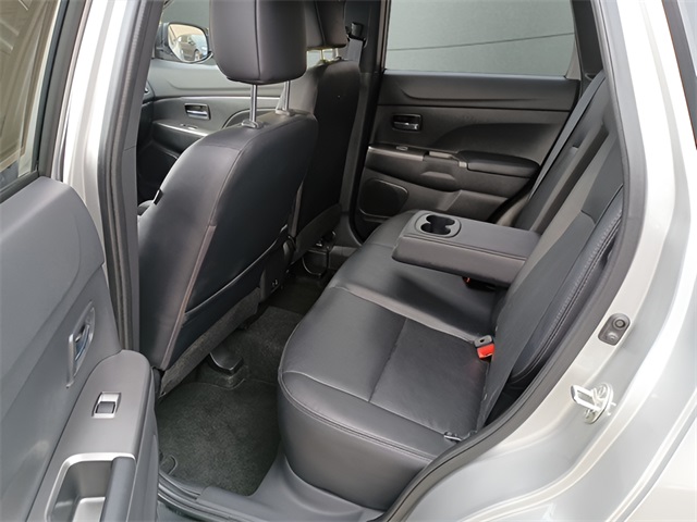 Vehicle image 19 of 22