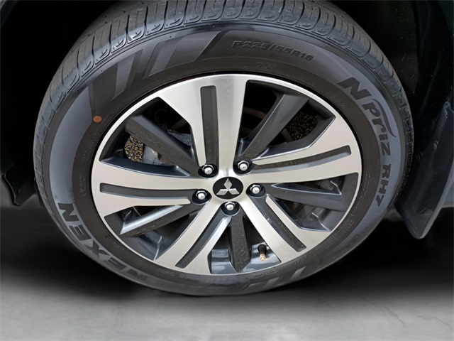 Vehicle image 9 of 22