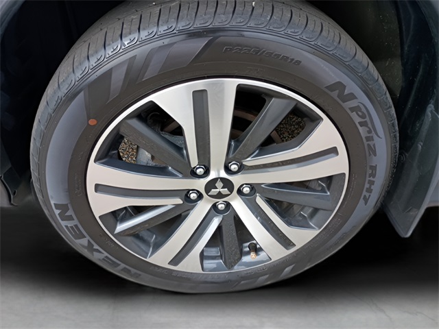 Vehicle image 11 of 22