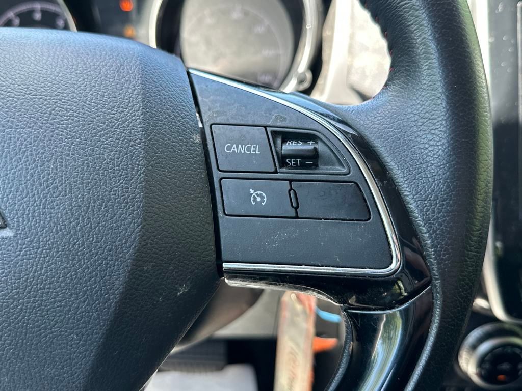 Vehicle image 17 of 20