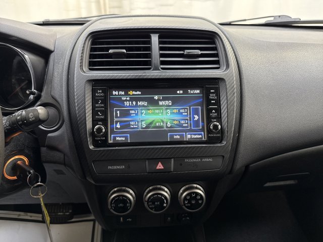 Vehicle image 24 of 25