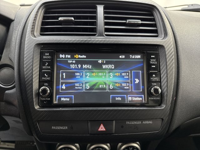 Vehicle image 22 of 25