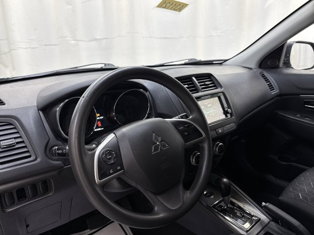 Vehicle image 17 of 25