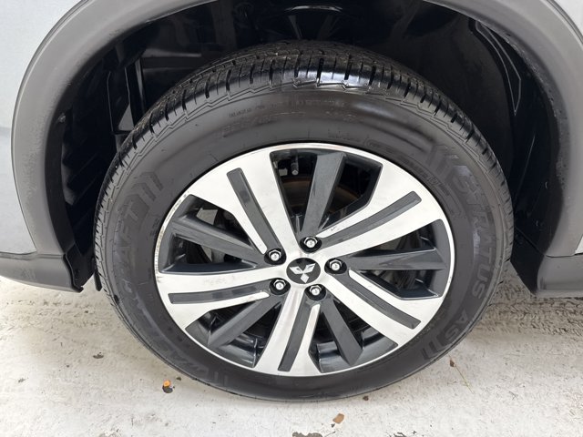 Vehicle image 10 of 25