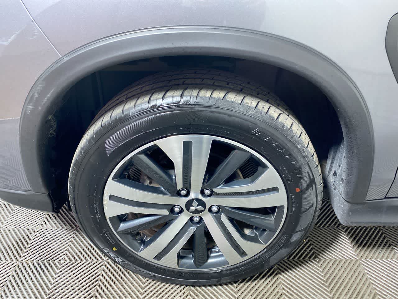 Vehicle image 10 of 27