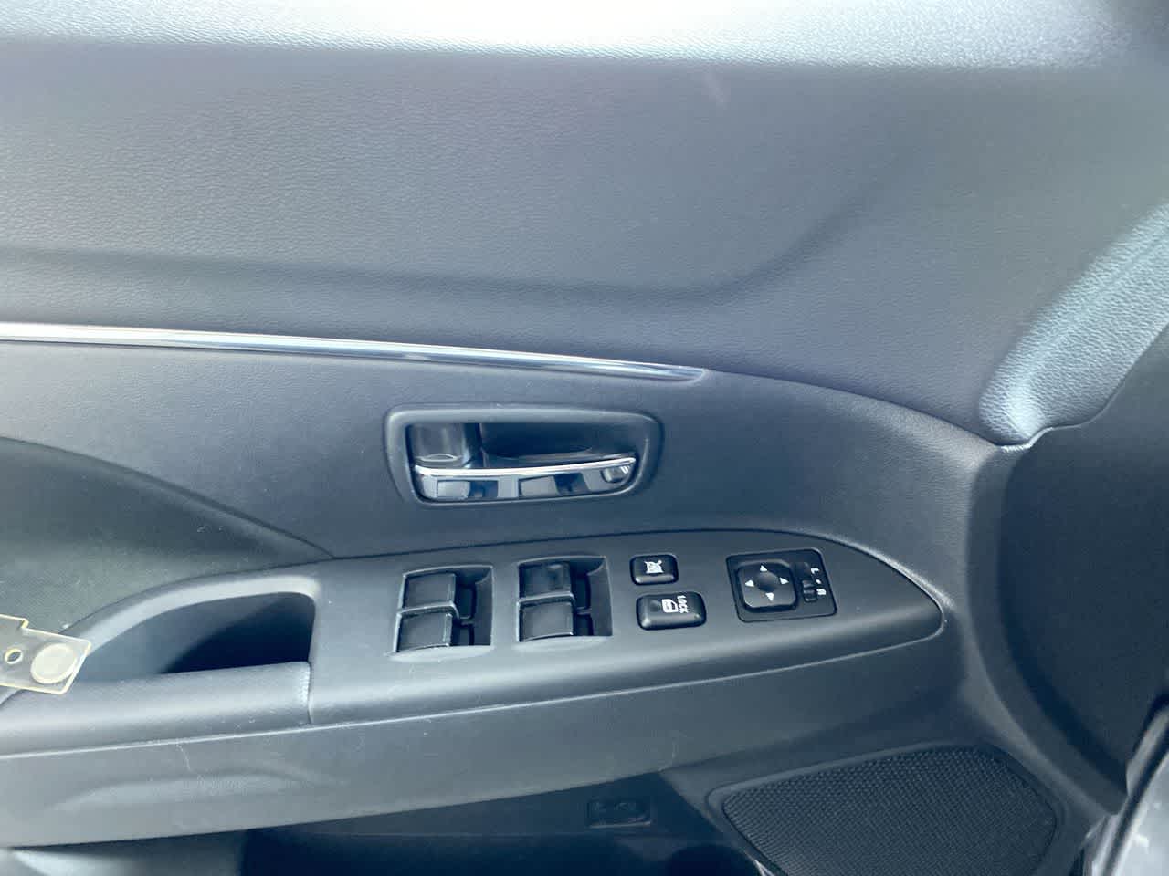 Vehicle image 13 of 27