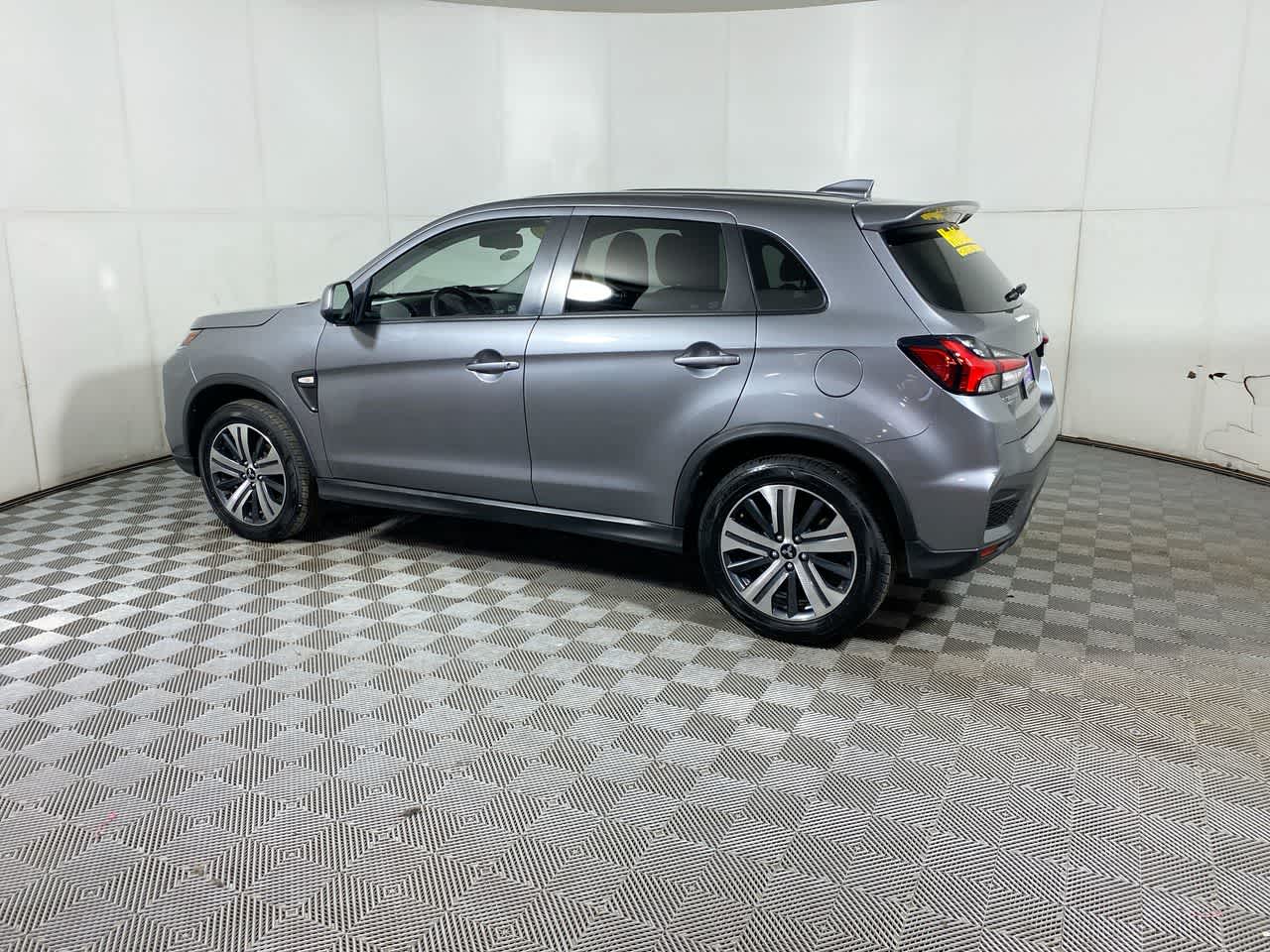 Vehicle image 8 of 27