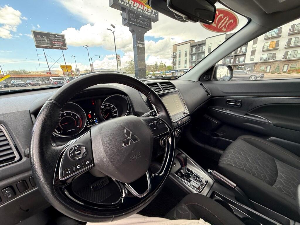 Vehicle image 17 of 28