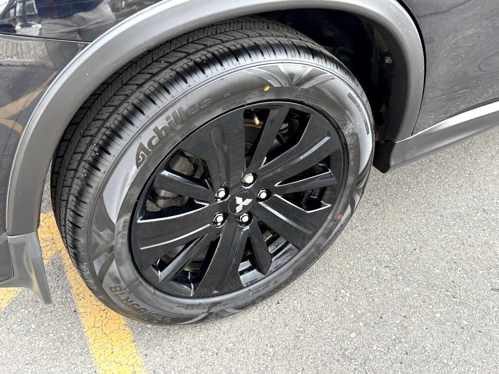 Vehicle image 8 of 28