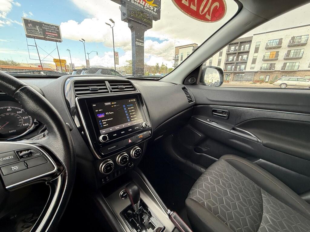 Vehicle image 25 of 28