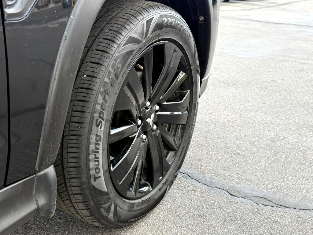 Vehicle image 9 of 28